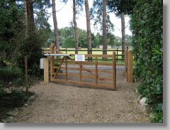 Iroko 5 bar field gate with hydraulic ram